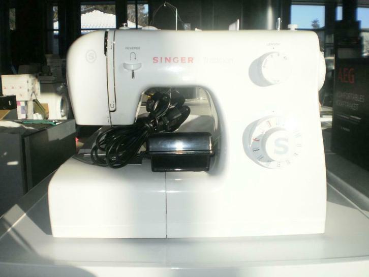 Singer Tradition, Hobby en Vrije tijd, Naaimachines en Toebehoren, Zo goed als nieuw, Naaimachine, Singer, Ophalen