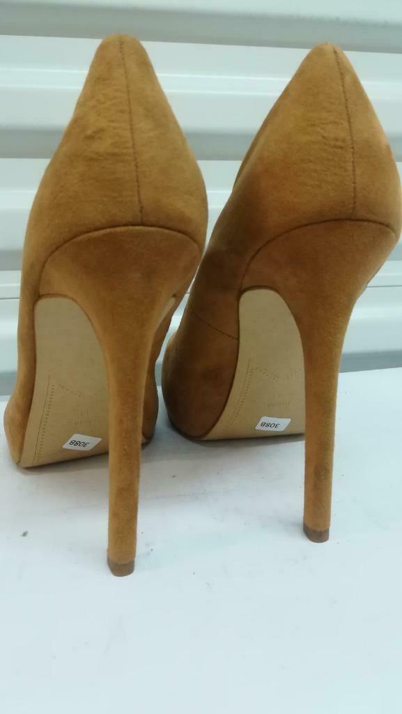 308B* BERSHKA - jolis escarpins kakis neufs (pointure 41), Kleding | Dames, Schoenen, Nieuw, Pumps, Overige kleuren, Verzenden