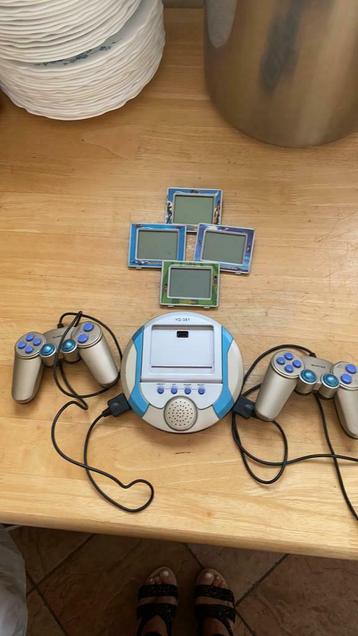 Ancienne console avec 2 manettes et 4 jeux fonctionne très, Consoles de jeu & Jeux vidéo, Utilisé, Avec 2 manettes