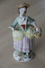 Porseleinen dame met bloemenmand, Ophalen of Verzenden