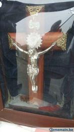 Crucifix argent anglais  sous verre bombé 1900, Antiquités & Art