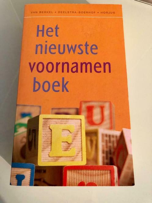 Het nieuwste voornamenboek, Livres, Livres Autre, Comme neuf, Enlèvement ou Envoi