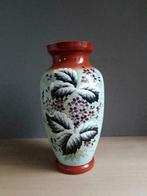 Antieke opaline vaas met handgeschilderd bloemenmotief, Antiek en Kunst, Ophalen