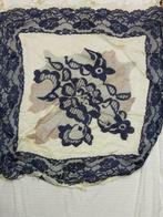 2 vierkante sjaals, blauw , meerkleurig.. pull and Bear, Vêtements | Femmes, Bonnets, Écharpes & Gants, Comme neuf, Enlèvement ou Envoi