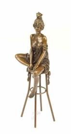 Een bronzen beeld van een dame op barkruk- brons-beeld, Enlèvement ou Envoi, Neuf