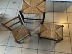 1 chaise d’enfant et 2 tabouret en osier