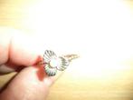 juweel : ring met zilverkleurige bloem, Handtassen en Accessoires, Ringen, Kunststof, Gebruikt, 19 tot 20, Ophalen of Verzenden