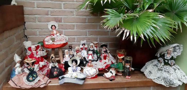Plus de 20 poupées anciennes de collection, Collections, Jouets miniatures, Comme neuf, Enlèvement ou Envoi