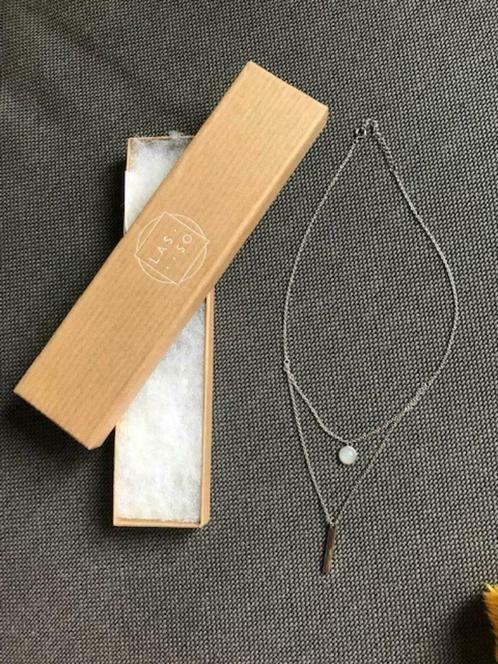 Speciaal collier in zilver met (halfedel ?)steen, Handtassen en Accessoires, Kettingen, Zo goed als nieuw, Zilver, Zilver, Met edelsteen