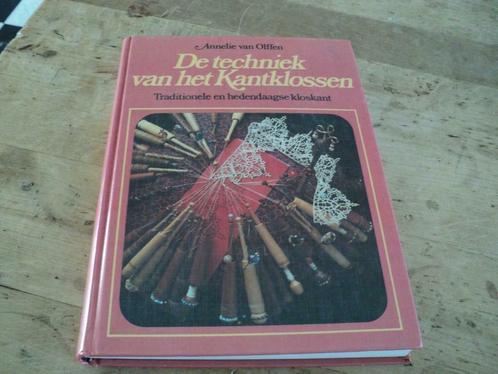 boek: de techniek van het kantklossen, Boeken, Hobby en Vrije tijd, Ophalen of Verzenden