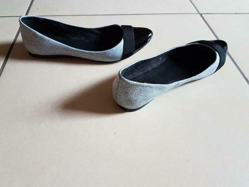 Schoen van twee materialen - Maat 36, Kleding | Dames, Schoenen, Zo goed als nieuw, Schoenen met lage hakken, Zwart, Ophalen