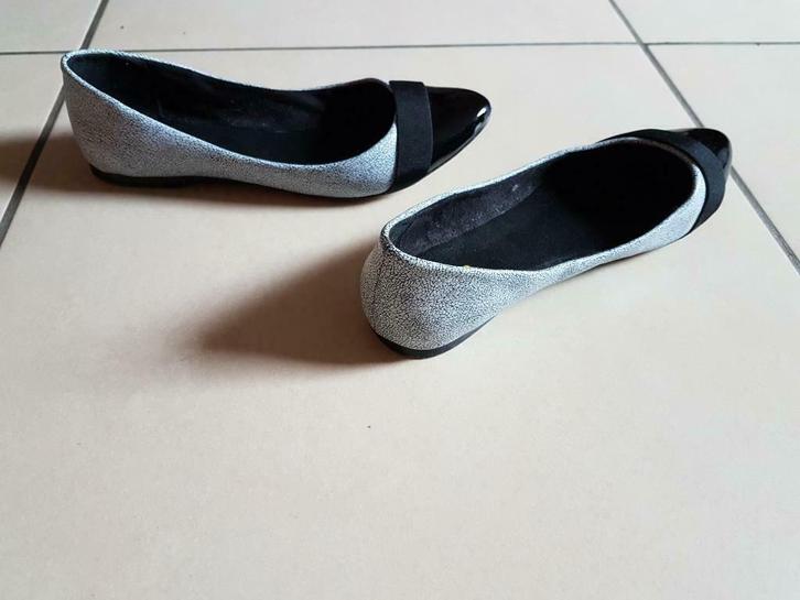 Schoen van twee materialen - Maat 36, Kleding | Dames, Schoenen, Zo goed als nieuw, Schoenen met lage hakken, Zwart, Ophalen