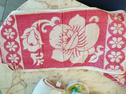 3 handdoeken 48 cm x 82 cm, Huis en Inrichting, Badkamer | Badtextiel en Accessoires, Nieuw, Handdoek, Rood, Verzenden