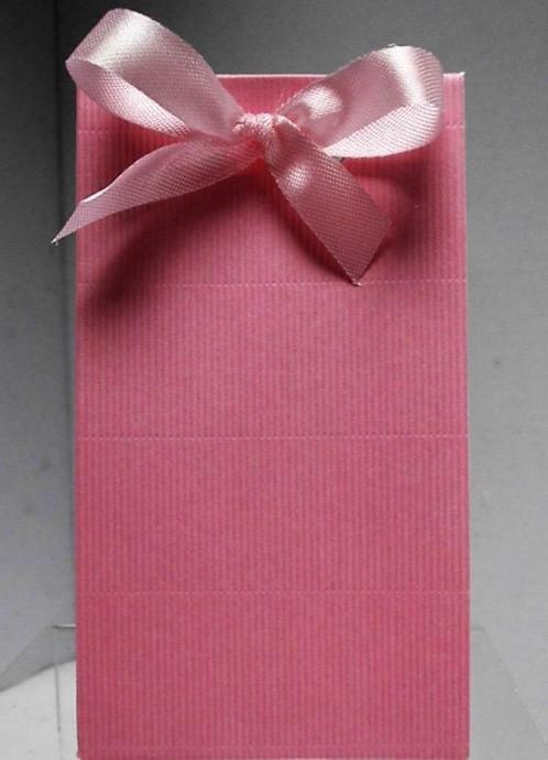 Boîte à dragées modèle haut rose pastel - 25 pièces pour 5€, Enfants & Bébés, Cadeaux d'accouchement & Assiettes de naissance