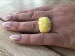 Ring - kunstsof, Handtassen en Accessoires, Ringen, Kunststof, Geel, Ophalen of Verzenden, Zo goed als nieuw