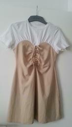 Robe à manches courtes beige et blanche ASOS, Enlèvement ou Envoi, Autres couleurs, Au-dessus du genou, Taille 42/44 (L)