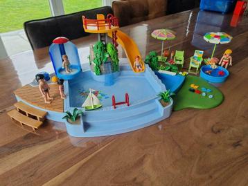 Piscine avec douche et toboggan  + pataugeoire "Playmobil " beschikbaar voor biedingen