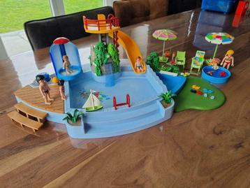 Piscine avec douche et toboggan  + pataugeoire "Playmobil "