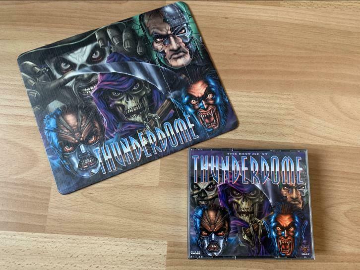 Thunderdome best of 97 Pc mouse mat (matt), Verzamelen, Overige Verzamelen, Zo goed als nieuw, Ophalen of Verzenden