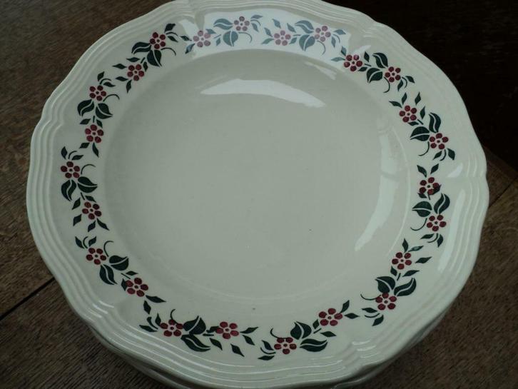 STEINGUT COLDITZ VEB diepe borden bloemmotief à 2.50 euro pe, Antiek en Kunst, Antiek | Servies los, Ophalen of Verzenden