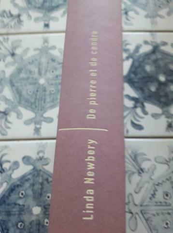 Livre DE PIERRE ET DE CENDRE LINDA NEWBERY, Enlèvement ou Envoi, Utilisé, LINDA NEWBERY
