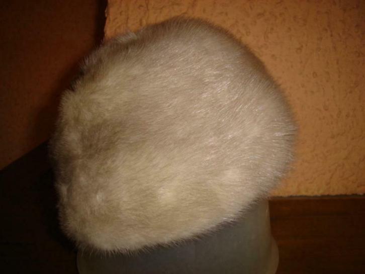 DE MINK HOED VAN ZEER MOOIE DAME, Kleding | Dames, Hoeden en Petten, Zo goed als nieuw, Hoed, 55 cm (S, 6⅞ inch) of minder, Ophalen of Verzenden