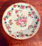 Soucoupe / tasse / assiette en porcelaine de Chine du XVIIIe, Antiquités & Art, Enlèvement ou Envoi