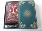 Tomorrowland the book of wisdom - volledige box met bandje, Collections, Enlèvement