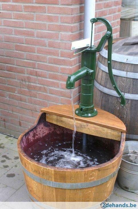 Waterpartij van eiken wijnvat met gietijzeren pomp, handpomp, Tuin en Terras, Waterpartijen en Fonteinen, Nieuw, Waterornament