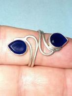 Zilveren ring met synthetische saffieren, Handtassen en Accessoires, Ringen, Blauw, Nieuw, Ophalen of Verzenden, Dame