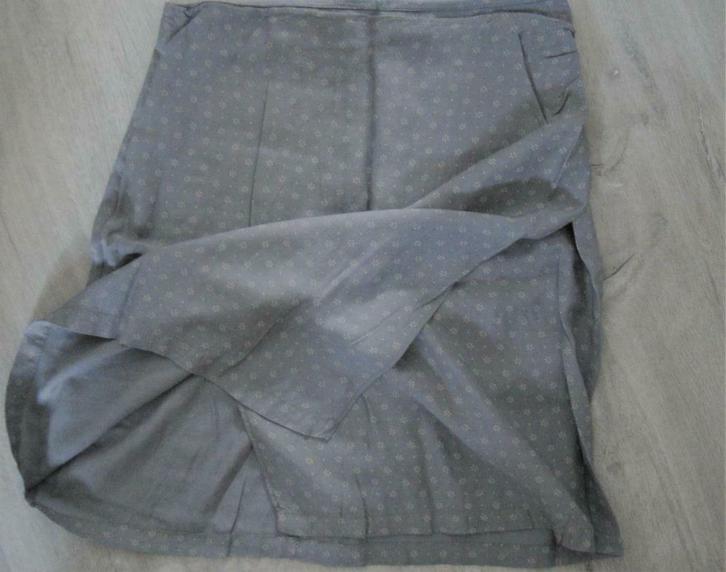 wikkelrok maat 34 - Hennes   - grijs bloempjes ,  knielengte, Kleding | Dames, Rokken, Maat 34 (XS) of kleiner, Grijs, Knielengte