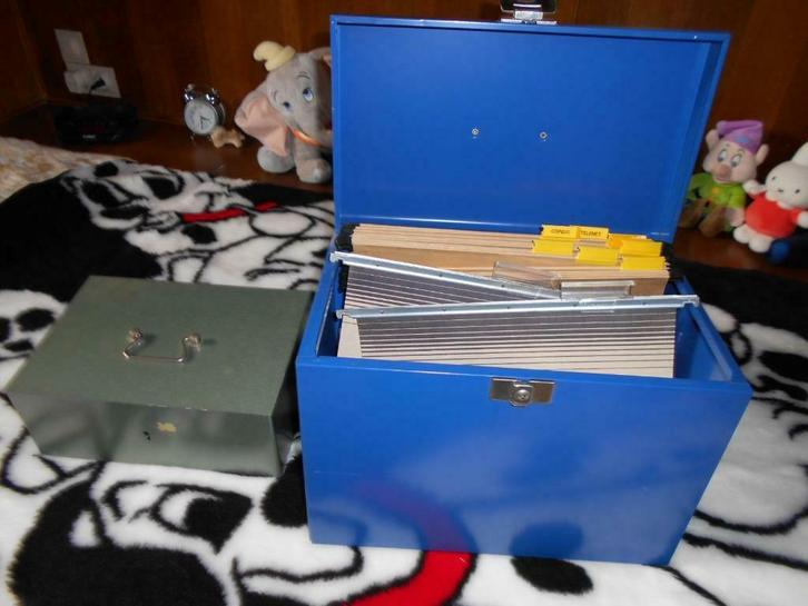 Metalen documentenkoffers, Diversen, Bureau-accessoires, Zo goed als nieuw, Ophalen