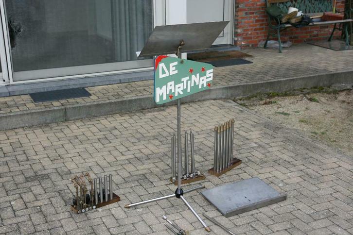 5 muziek standaarden: zeer zwaar en professioneel materiaal, Muziek en Instrumenten, Standaarden, Zo goed als nieuw, Muziekstandaard