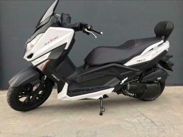 Nieuwe 125cc maxi scooter