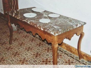 Tafel in marmer met bewerkt eikenhouten onderstel beschikbaar voor biedingen