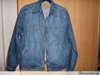 veste blouson jeans bleu homme, Gedragen