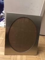 Groot frame met zilveren randen - 22 X 28cm diameter, Huis en Inrichting, Woonaccessoires | Lijsten, Gebruikt