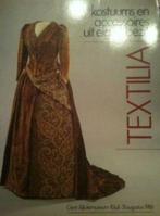 Kostuums en accessoires uit eigen bezit, Ophalen