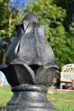 Gepatineerde stenen pilasterkoppen, Ophalen, Nieuw