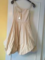 Robe beige, Beige