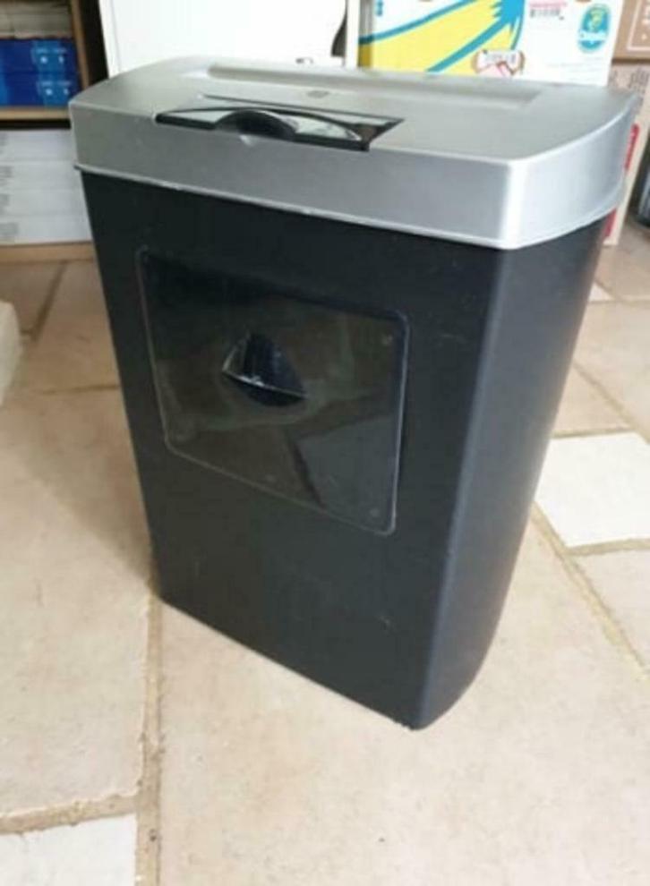 Papierversnipperaar en bankpas, Diversen, Overige Diversen, Zo goed als nieuw, Ophalen