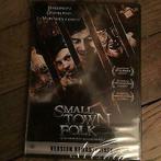 DVD Small Town Folk, CD & DVD, DVD | Horreur, Envoi, À partir de 16 ans