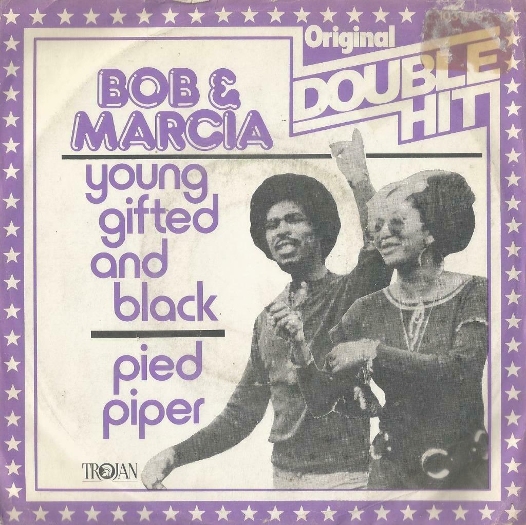 Bob & Marcia – Young gifted and black / Pied piper - Single, CD & DVD, Vinyles Singles, Utilisé, Single, R&B et Soul, 7 pouces