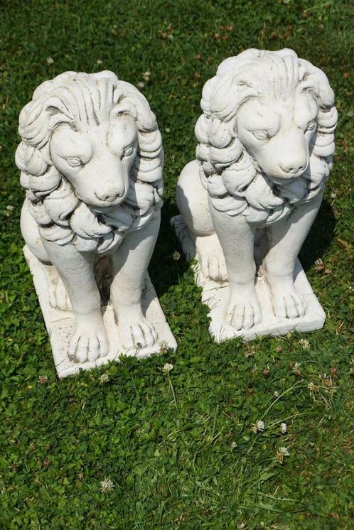 Lions en pierre patinée ,têtes de pilastre, colonnes., Tuin en Terras, Tuinbeelden, Zo goed als nieuw, Dierenbeeld, Ophalen