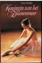 Koningin van het zwanenmeer / Mary Mackey, Boeken, Ophalen of Verzenden, Zo goed als nieuw