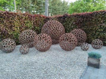 Hoefijzer bollen,vuurkorven en andere decoratie,smeedijzer