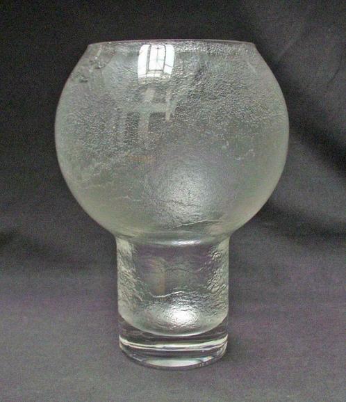 Vintage VAAS "frosted" glas., Antiek en Kunst, Antiek | Glaswerk en Kristal, Ophalen of Verzenden