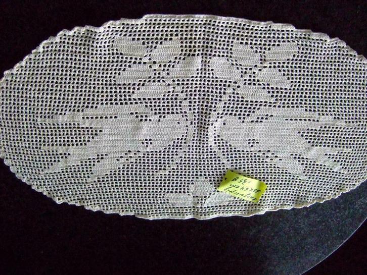 Tafel(sier)kleedje (handgehaakt), Huis en Inrichting, Tafelkleden, Nieuw, Ovaal, Binnen, Ophalen of Verzenden