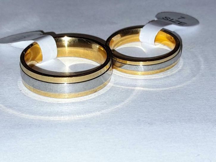 Tweekleurige roestvrijstalen trouwringen, Handtassen en Accessoires, Ringen, Nieuw, Dame of Heer, Goud, IJzer of Staal, Ophalen of Verzenden