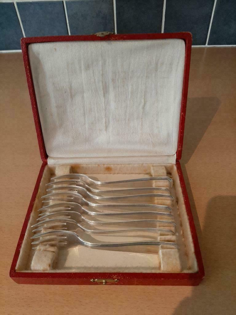 Coffret 8 fourchettes en métal argenté, Enlèvement, Utilisé, Argenté, Autres matériaux